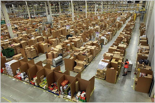 Caos organizado en un almacén de Amazon