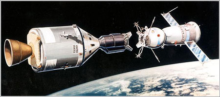 Impresión artística del encuentro de las cápsulas Apollo y Soyuz