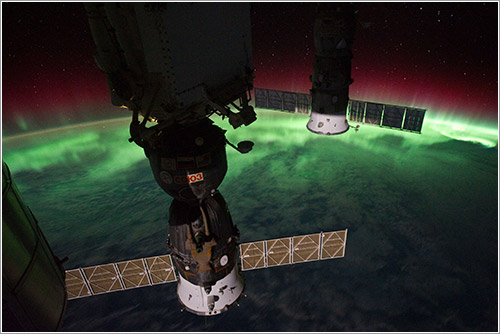 Aurora y cápsulas Soyuz desde la ISS - NASA