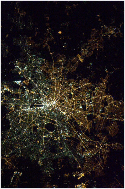 Berlín desde el espacio por la noche