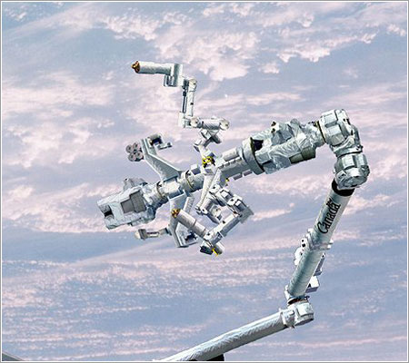Dextre, el nuevo brazo robot de la ISS