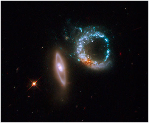 Arp 147 fotografiada por el Hubble - NASA, ESA and M. Livio (STScI)