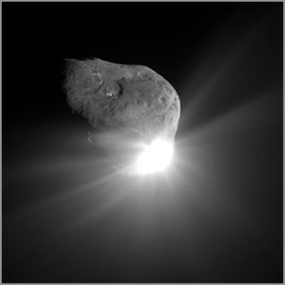 El cometa al cometa 9P/Tempel un minuto después del impacto de la Deep Impact