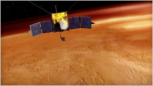 Impresión artística de la MAVEN en órbita alrededor de Marte