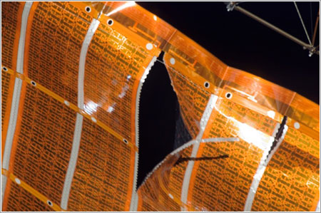 Primer plano del panel da�ado / NASA