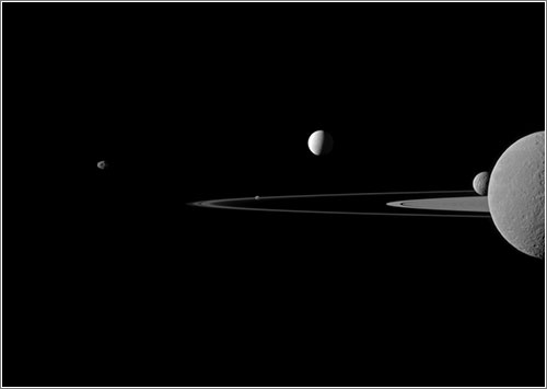 Quinteto de lunas - NASA/JPL-Caltech/Space Science Institute