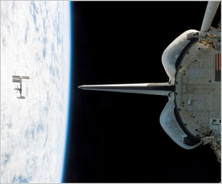 El Endeavour se aleja de la ISS - NASA