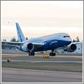 El Boeing 787 levanta el tren delantero del suelo, listo para su primer vuelo