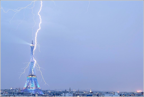 Torre Eiffel y rayo