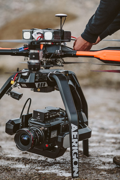 Este dron es capaz de hacer volar una cámara de cine 4K