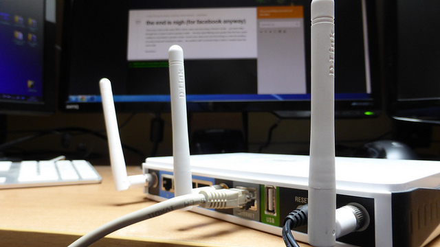 wireless router (cc) Sean MacEntee