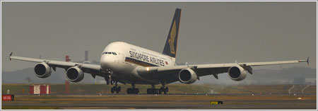 El primer A380 aterrizando en Sydney / Foto por `Bobesh