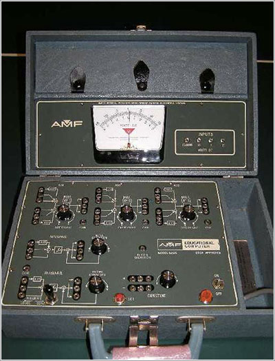 Ordenador analógico AMF 665/D