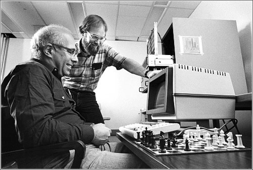 Hans Berliner (left) and Carl Ebeling developers of the HiTech computer chess system at Carnegie Mellon University © Bill Redick @ Computer History Museum