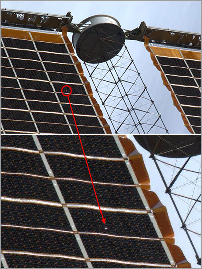 Foto del panel solar agujereado - NASA