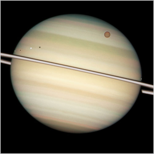 Saturno y cuatro de sus lunas - NASA, ESA, Hubble Heritage Team