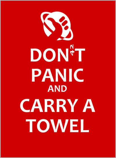 Cartel con fondo rojo y letras blancas que dice «Don't panic and catty a towel». El apóstrofe de don't es un pequeño 42