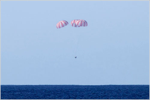 La cápsula a punto de amerizar - Michael Altenhofen/SpaceX