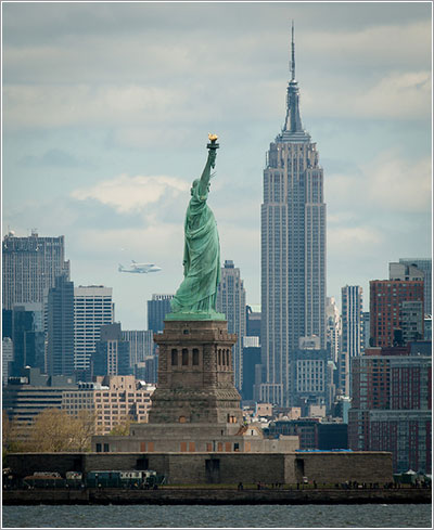 El Enterprise sobre Nueva York - NASA/Bill Ingalls