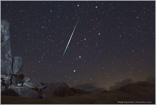 Meteor in the Desert Sky  por Wallly Pacholka