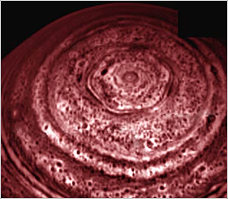 Tormenta hexagonal en el polo norte de Saturno © NASA/JPL/University of Arizona