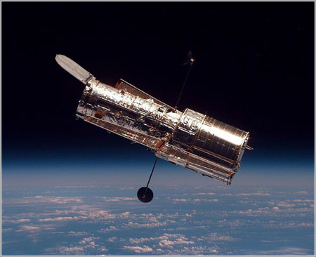 Hubble visto desde el Discovery / NASA