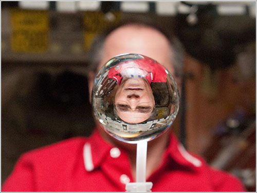 Kevin Ford y la esfera de agua