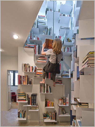 Condición oriental Generalmente Una librería en el pozo de una escalera