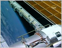 Vista parcial de los nuevos paneles solares © NASA