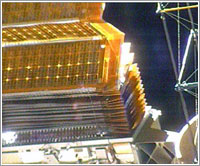 Panel solar de babor del segmento P6 parcialmente plegado © NASA TV