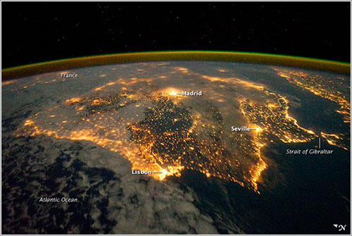 La Península Ibérica desde el espacio por la noche - NASA