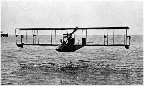 Pheil y Jannus sobre la bahía de Tampa