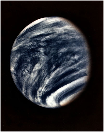 Primera foto de Venus por la Mariner 10 - NASA