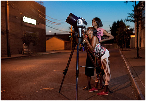 Prostituas mirando el universo