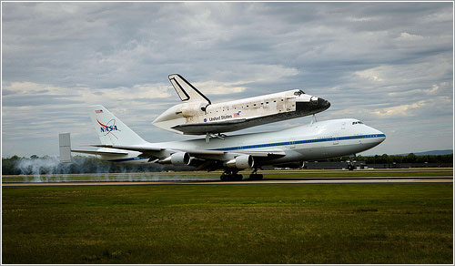 El Discovery aterrizando en Dulles - NASA/Paul E. Alers