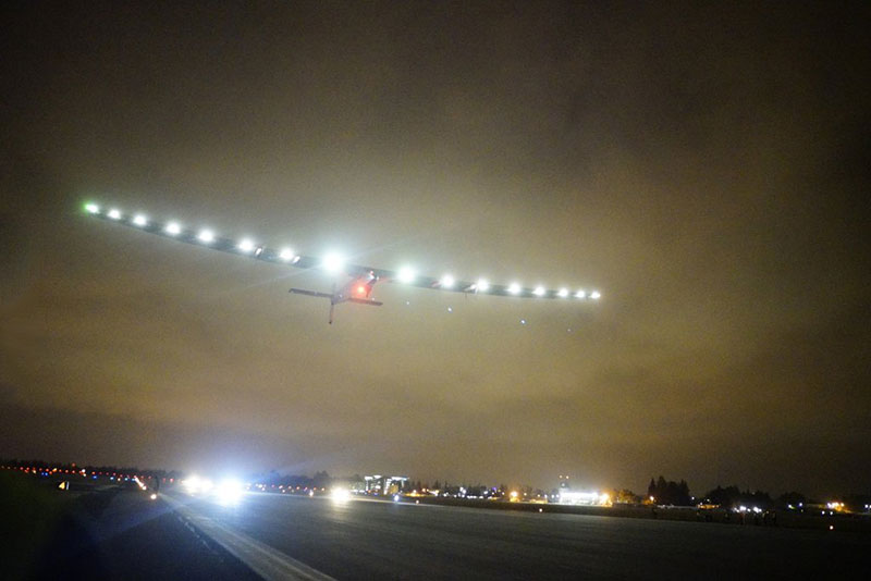 El Solar Impulse 2 dspegando de California