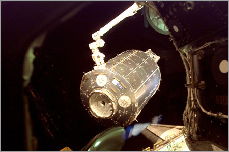 Columbus de camino a su sitio en la ISS - ESA/NASA