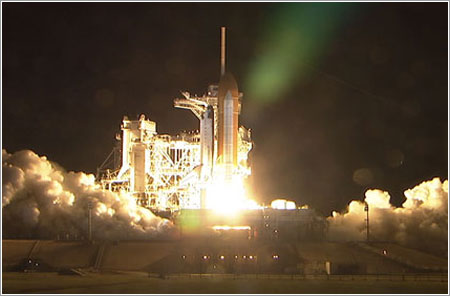 Lanzamiento del Endeavour en la misión STS-123 (NASA)