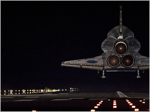 El Endeavour a punto de aterrizar - NASA/Sandra Joseph and Kevin O'Connell