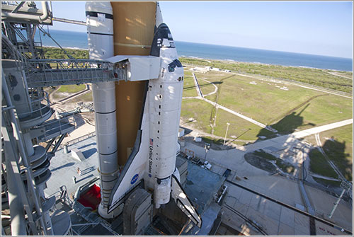 Atlantis en la plataforma - NASA/Jack Pfalle