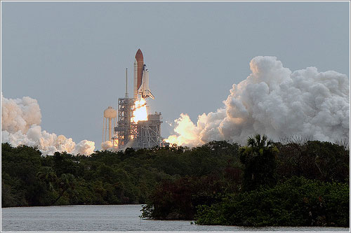 Despegue del Atlantis en la misión STS-135