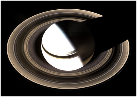 Saturno desde arriba @ NASA/JPL/Space Science Institute