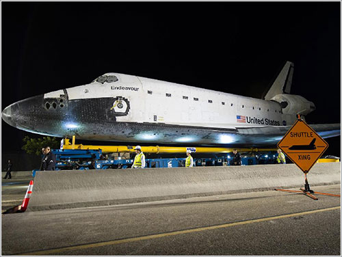 Transbordador cruzando - NASA/Bill Ingalls