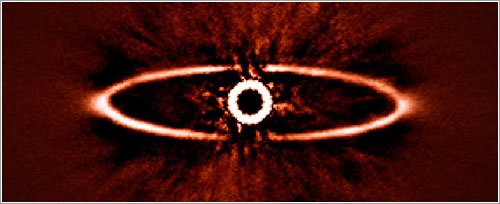 Anillo de polvo alrededor de la estrella HR 4796A