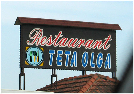 Restaurant Teta Olga por Little Sadie