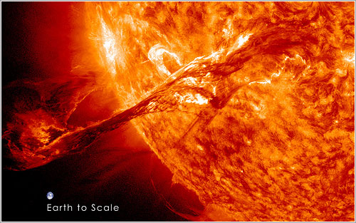 La Tierra comparada con esta prominencia solar - NASAA/GSFC/SDO