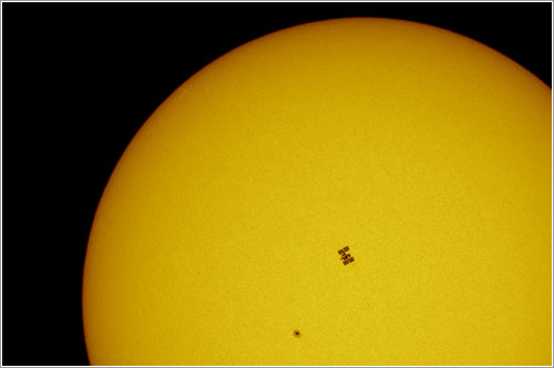 Iss + Endavour frente al Sol