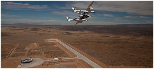 WhiteKnightTwo y SpaceShipTwo sobre la pista de at Spaceport America en Nuevo Mexico - Virgin Galactic