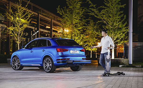 Audi-Q3-Mobility-Patinete