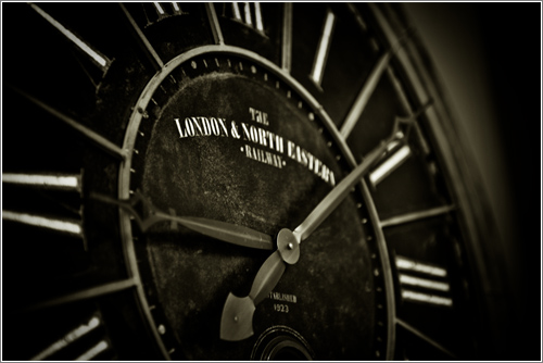 Black Antique Clock (CC) Tibchris @ Flickr